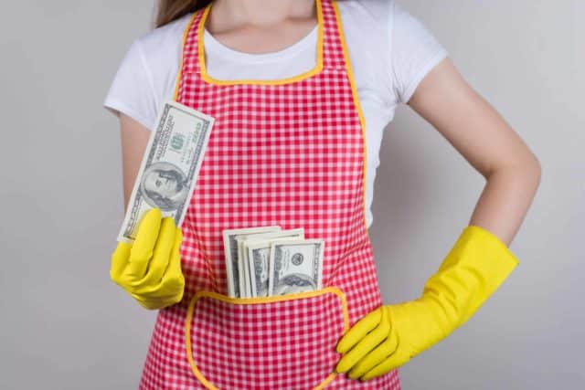 how much to tip cleaning lady
